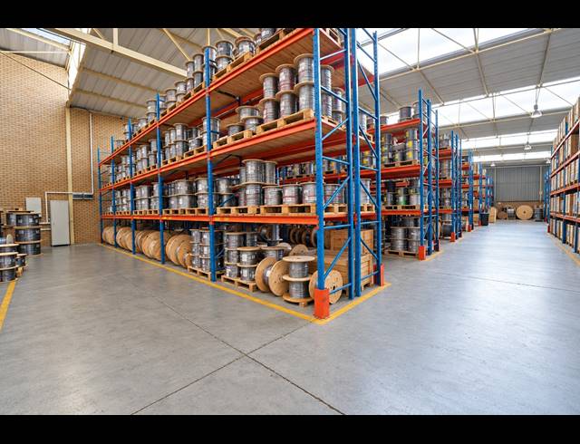 4,060M² WAREHOUSE TO LET IN LASER PARK
